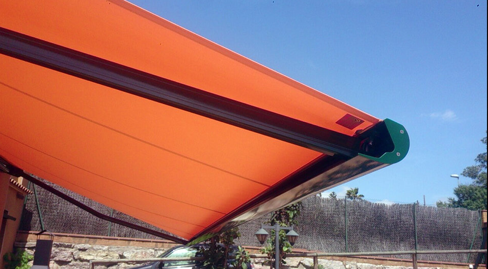 Toldos para terrazas y balcones: cofre, vertical y corredizo